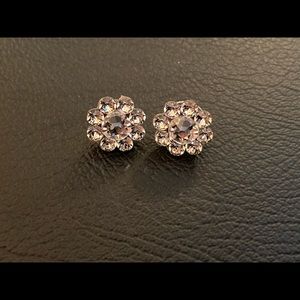 Silver sparkly floral earrings🌟